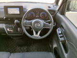 運転席 視界がよく操作しやすいスイッチ類がドライブをサポートいたします!