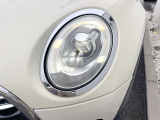 ●LEDヘッドライト:夜間走行時も良好な視界を確保し安心して運転できる高輝度LEDヘッドライトを装備!点灯速度が早く、消費電力も抑えられています。