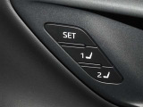 運転席のパワーシートは2名様分までメモリー機能付きです。