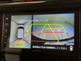 後方の見える安心をお届けするバックガイドモニター付:バックするときのアシストラインもあって楽々バック!車庫入れや縦列駐車をサポートし、苦手な駐車も安心です!今やもう手放せない装備ですネ♪