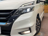 【LEDヘッドライト】悪天候や夜間走行時も良好な視界を確保し安心して運転できる高輝度LEDヘッドライトを装備!点灯速度が早く、消費電力も抑えられています。