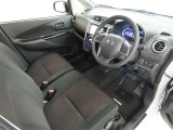 シンプルで使いやすいデザインの運転席です。