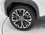 タイヤサイズは215/50R18!純正アルミホイール!残り溝は5ミリ程度です!