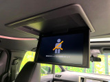 【フリップダウンモニター】大画面モニターで後席でもエンタメをお楽しみいただけます。小さなお子様にも大人気の装備です♪