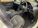 運転席シート廻りは使用感も少なく、良好な状態となっています。丁寧に使われていたことがよくわかりますね。