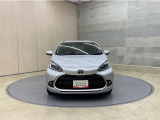 お車購入のポイントとなるフロントマスクです!シャープな目つきが印象的なデザインのヘッドランプです。