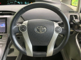 インテリアに合わせたデザインのステアリングは、運転される方のことも考え、運転しやすい形状、大きさです。是非一度、実際に触ってお確かめください。