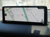 マツダコネクトの10.25インチワイドセンターディスプレイです。『Android Auto』『Apple CarPlay』や独自のコネクテッドサービスに対応したインターフェイスシステムです。
