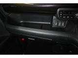 インパネテーブル装備!車内での小物などを一時的に置くとき利用できます。