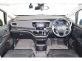 操作性に優れた運転席となります!小物入れや各ボタンの配置にこだわり、使いやすいです!座り心地もよく視認性も良好なのでロングドライブもお任せ下さい!
