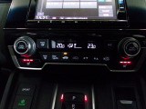 オートエアコンは左右席で独立温度コントロールが可能です。シートヒーター付きで、冷えた車内でもスイッチを押せば数秒で座面と背もたれがあたたかくなります。