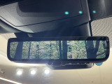 【デジタルインナーミラー】後席の大きな荷物や同乗者で後方が確認しづらい時でも安心!カメラが撮影した車両後方の映像をルームミラー内に表示。クリアな視界で状況の確認が可能です!