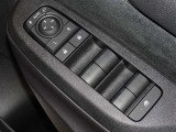電動格納式ドアミラー・パワーウインドウを装備しています。