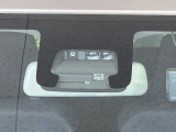 【スズキ セーフティサポート】走行中に前方の車両等を認識し、衝突しそうな時は警報とブレーキで衝突回避と被害軽減をアシスト。より安全にドライブをお楽しみいただけます。