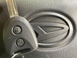 【キーレス】少し離れた場所からでもボタン一つでドアの開錠・施錠ができるのでとっても便利!ドアの鍵穴周りに傷をつけることもありません♪