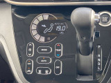オートエアコンで温度調整も楽チン!四季を問わず快適に運転することが出来ます。
