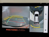パノラミックビューモニター付きです。車両を上から見たような映像をモニター画面に表示。運転席からの目視では見にくい、車両周辺の状況をリアルタイムでしっかり確認できます。