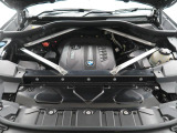 安心のBMW認定中古車は100項目の箇所を徹底的にチェック致します。機械的な箇所や電気系、コンピューターなどをご納車前に点検し、交換基準に達した部品は全て新品に修理返品した後にご納車致します。
