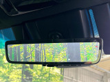 【デジタルインナーミラー】後席の大きな荷物や同乗者で後方が確認しづらい時でも安心!カメラが撮影した車両後方の映像をルームミラー内に表示。クリアな視界で状況の確認が可能です!