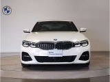 【キドニーグリル】BMWは約90年もの間、ほぼ全ての車両にひと目でBMWだと分かるこの特徴的なフロントグリルが備えられ、デザイン・アイコンとして親しまれてきました。