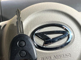 【キーレス】少し離れた場所からでもボタン一つでドアの開錠・施錠ができるのでとっても便利!ドアの鍵穴周りに傷をつけることもありません♪