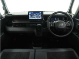 ◆視界広々で非常に運転しやすくロングドライブでも疲れを感じさせないすっきりとまとまったインパネ周りです。