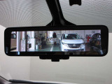 スマートルームミラー付きで後部座席に乗車してても後方がしっかり見れます