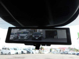 スマートルームミラーを装備しております。バックドアにカメラがついているので荷物を積んでいる場合や人を乗せていても視界良好です