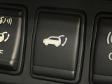 【パワーバックドア】スマートキーや運転席のボタンを押すだけでリアゲートが自動で開閉します!荷物を持っている時や、高い位置にあるバックドアを閉める際に便利な機能です♪