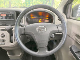 インテリアに合わせたデザインのステアリングは、運転される方のことも考え、運転しやすい形状、大きさです。是非一度、実際に触ってお確かめください。