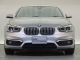 【キドニーグリル】BMWの代名詞。一目見ただけでBMWであると認識できる確固たるアイコンとして存在感を放ちます。