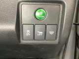 ハンドルの右側にはVSA(ABS+TCS+横滑り抑制)の解除スイッチなどがついています。燃費に役立つECONボタンもここです。