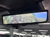 【デジタルインナーミラー】後席の大きな荷物や同乗者で後方が確認しづらい時でも安心!カメラが撮影した車両後方の映像をルームミラー内に表示。クリアな視界で状況の確認が可能です!