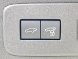 【パワーバックドア】スマートキーや運転席のボタンを押すだけでリアゲートが自動で開閉します!荷物を持っている時や、高い位置にあるバックドアを閉める際に便利な機能です♪