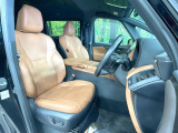 運転席シート廻りは使用感も少なく、良好な状態となっています。前オーナー様が丁寧に使っていたことがよくわかりますね。