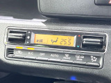 【オートエアコン】一度お好みの温度に設定すれば、車内の温度を検知し風量や温度を自動で調整。暑い&hellip;寒い&hellip;と何度もスイッチ操作をする必要はありません。快適な車内空間には必須の機能ですね♪