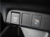 12V電源ソケット、USB接続端子!使いやすい場所に!装備が充実しています♪