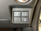 Hondaセンシング用の、VSA(ABS+TCS+横滑り抑制)解除と路外逸脱抑制機能のオンオフスイッチなどはハンドルの右側に装備しています。