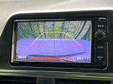 【バックカメラ】駐車時に後方がリアルタイム映像で確認できます。大型商業施設や立体駐車場での駐車時や、夜間のバック時に大活躍!運転スキルに関わらず、今や必須となった装備のひとつです!