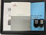 スマートキーは鍵をバッグに入れたままでもドアロックの開閉やエンジンのON・OFFができます。夜間や雨の日も鍵を探さなくて良いので便利です。
