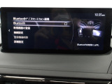 Bluetoothに接続することで、スマートフォンに入っている音楽アプリを車内で楽しめたり、通話が出来ます♪