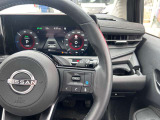 プロパイロット(同一車線運転支援)アクセル・ブレーキ・ステアリング操作をクルマがサポート。高速道路などで、ドライバーの負担を軽減します。