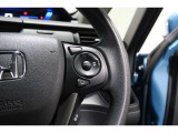 Hondaセンシングの機能のひとつ、アダプティブクルーズコントロール付!アクセルから足を離しても設定したスピードと前車との車間を保ち走行してくれます!車線維持もアシスト☆高速道路で疲労軽減ですね☆