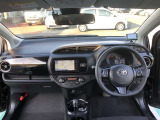 シンプルで使いやすいコクピット。視界性もよく運転しやすいですよ。スイッチ類も使いやすい場所に配置されています。