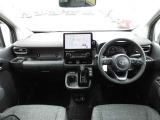 【運転席・インパネまわり】 ハンドル・シート・フロアーなど隅々までプロによるクリーニング済み☆彡キレイな車内でドライブが一層快適にお楽しみいただけます!!