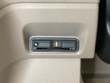 ハンドルの左下にETCがついています。高速道路の料金所の通過も楽々です。 カードの取り出しもしやすい場所についています。