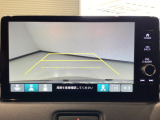 【バックカメラ】運転が苦手な方も車庫入れラクラクです!ギアをリバースに入れれば自動的に切り換わりますので、面倒な操作は不要です♪狭い駐車場もお車を傷つけず安心ですね!