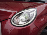 LEDヘッドライトです。デザイン性がよくとても明るいので、夜間の走行や悪天候でも安心です。しかも長寿命!