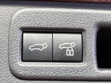 【パワーバックドア】スマートキーや運転席のボタンを押すだけでリアゲートが自動で開閉します!荷物を持っている時や、高い位置にあるバックドアを閉める際に便利な機能です♪