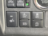 【スマートアシスト】走行中に前方の車両等を認識し、衝突しそうな時は警報とブレーキで衝突回避と被害軽減をアシスト。より安全にドライブをお楽しみいただけます。